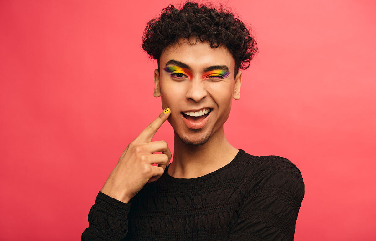 Die Queer-Community stellt neue Anforderungen an die Kosmetikbranche, wie aktuelle Studienergebnisse zeigen. 
